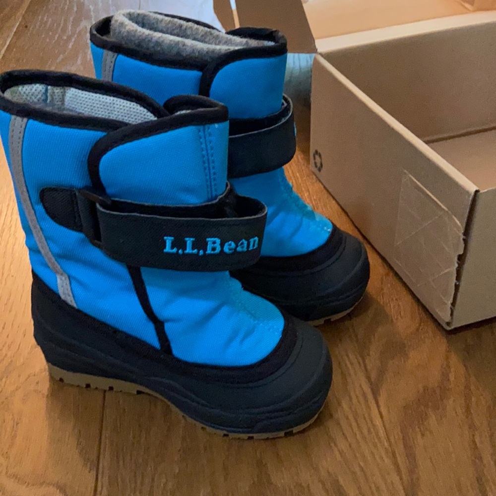 LL Bean toddler snow boots size 7